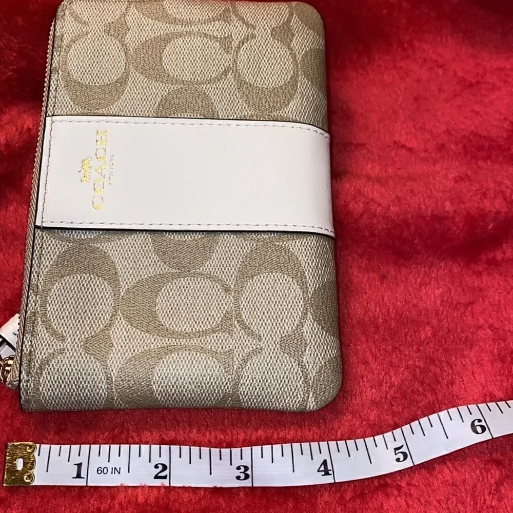 Coach IM/Light Khaki/Chalk wristlet